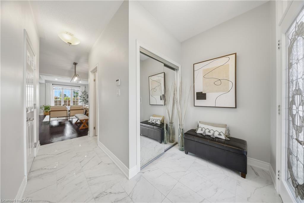 8 Summerberry Way, Hamilton, ON - Indoor Photo Showing Other Room