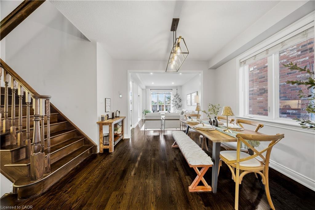 8 Summerberry Way, Hamilton, ON - Indoor Photo Showing Dining Room