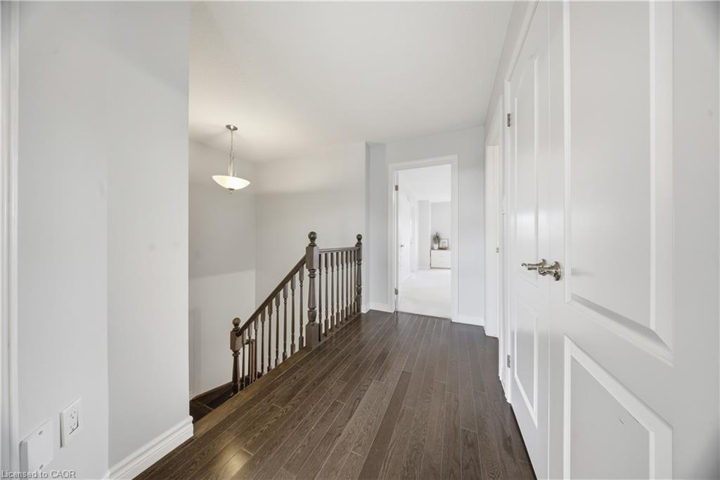 8 Summerberry Way, Hamilton, ON - Indoor Photo Showing Other Room