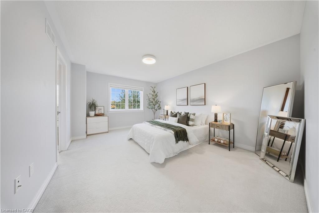 8 Summerberry Way, Hamilton, ON - Indoor Photo Showing Bedroom