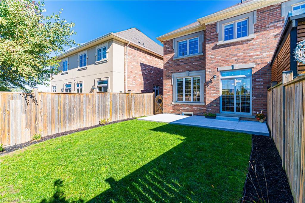 8 Summerberry Way, Hamilton, ON - Outdoor