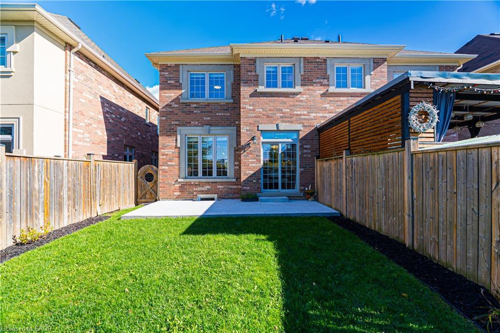 8 Summerberry Way, Hamilton, ON - Outdoor