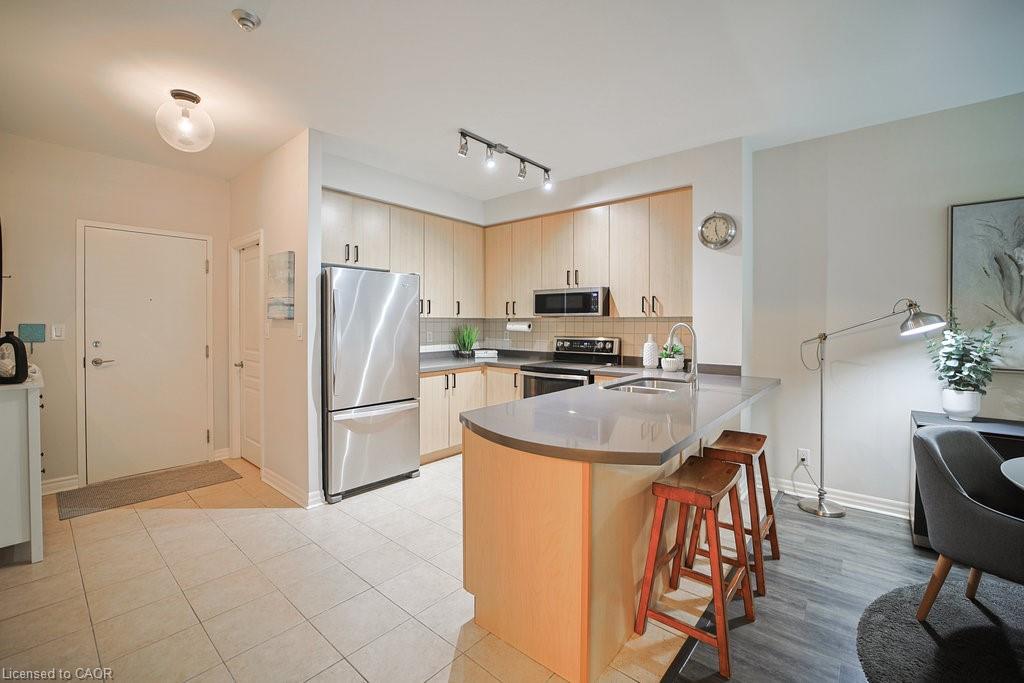 107-80 Port Street E, Mississauga, ON - Indoor Photo Showing Kitchen