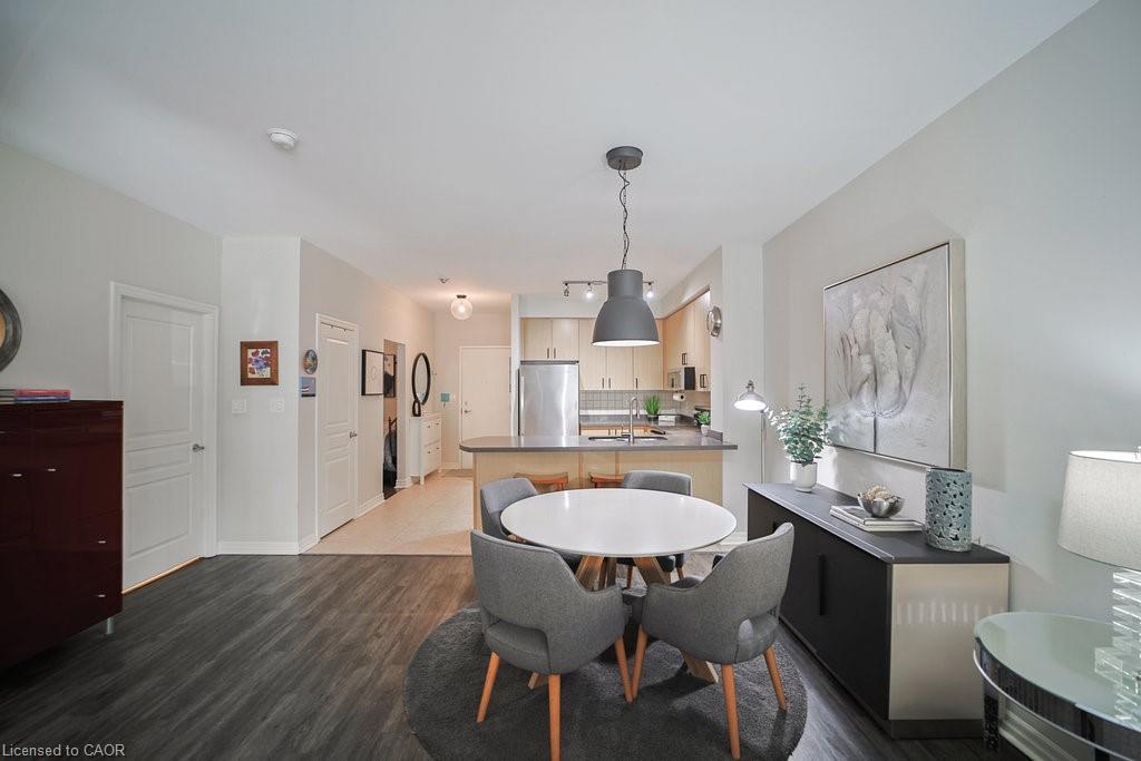 107-80 Port Street E, Mississauga, ON - Indoor Photo Showing Dining Room