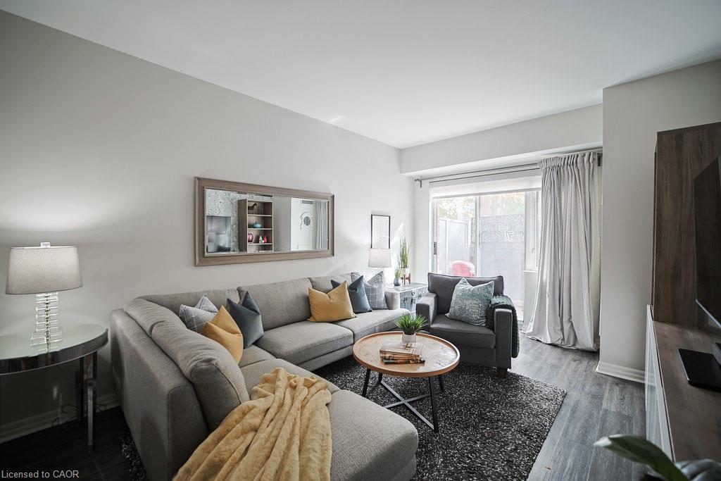 107-80 Port Street E, Mississauga, ON - Indoor Photo Showing Living Room