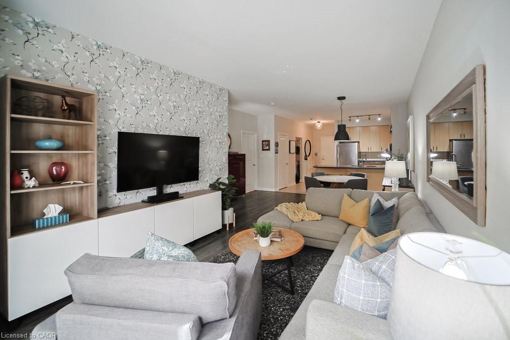 107-80 Port Street E, Mississauga, ON - Indoor Photo Showing Living Room