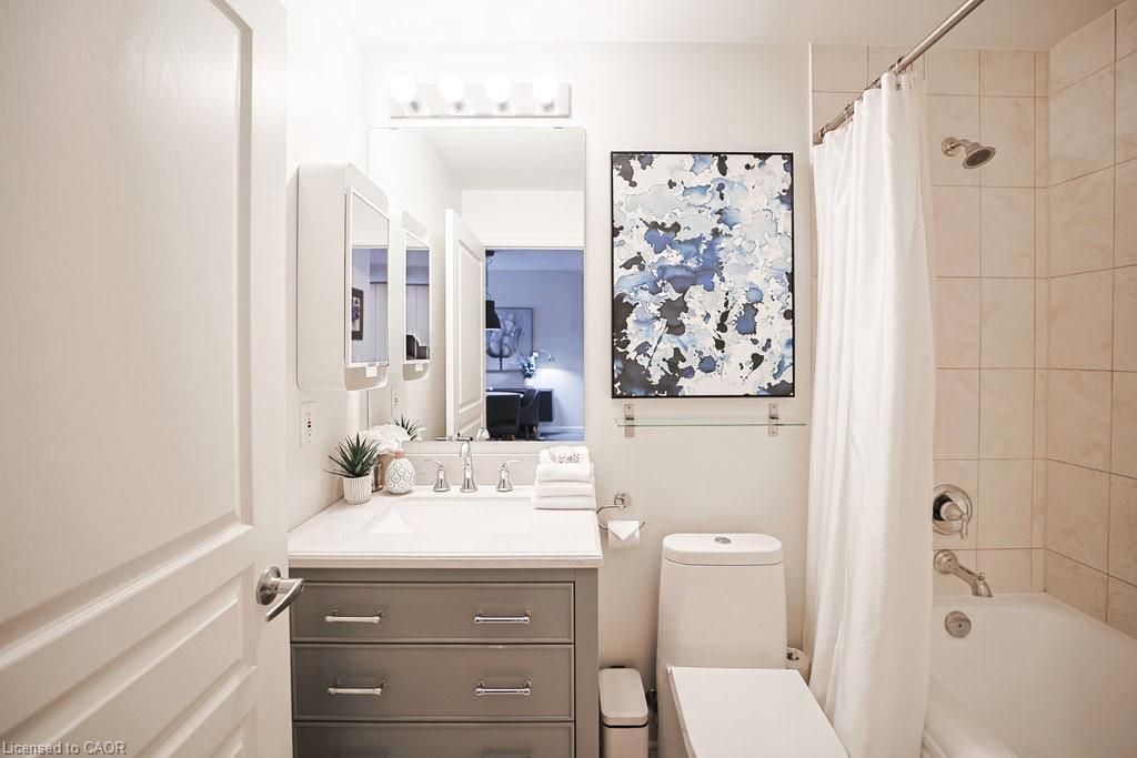 107-80 Port Street E, Mississauga, ON - Indoor Photo Showing Bathroom