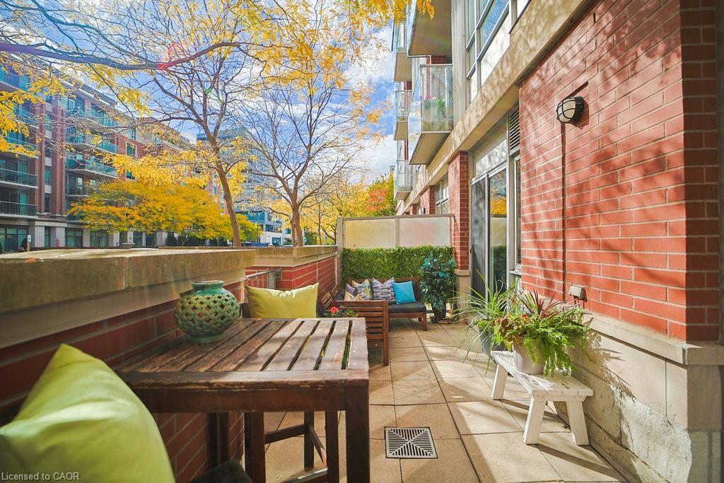 107-80 Port Street E, Mississauga, ON - Outdoor