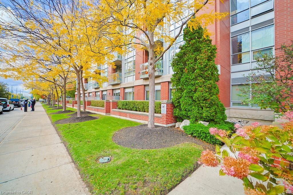 107-80 Port Street E, Mississauga, ON - Outdoor