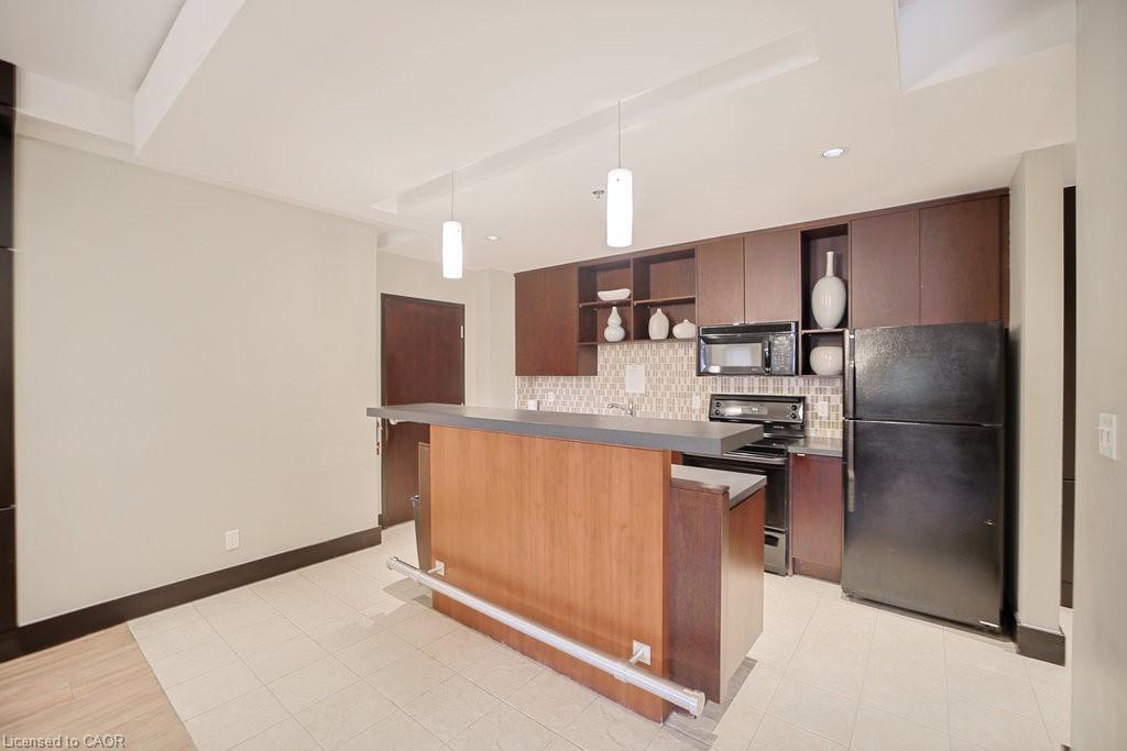 107-80 Port Street E, Mississauga, ON - Indoor Photo Showing Kitchen