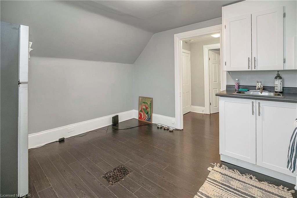 133 Park Row N, Hamilton, ON