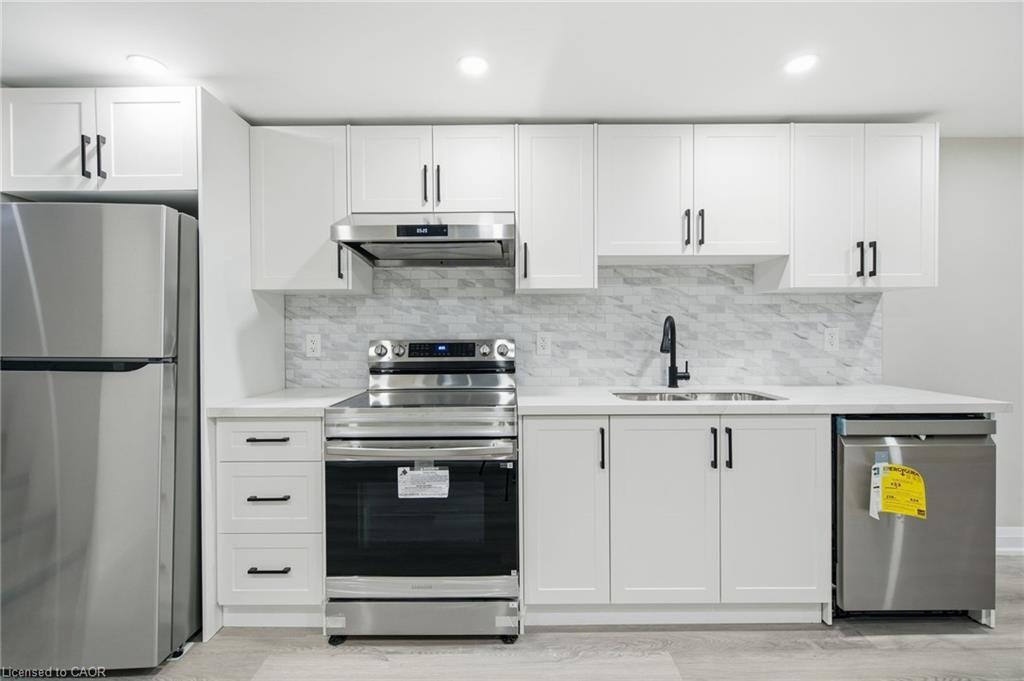 1-489 Cannon Street E, Hamilton, ON - Indoor Photo Showing Kitchen With Stainless Steel Kitchen With Upgraded Kitchen