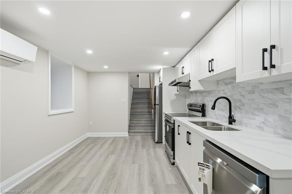 1-489 Cannon Street E, Hamilton, ON - Indoor Photo Showing Kitchen With Double Sink