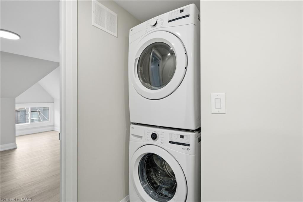 1-489 Cannon Street E, Hamilton, ON - Indoor Photo Showing Laundry Room