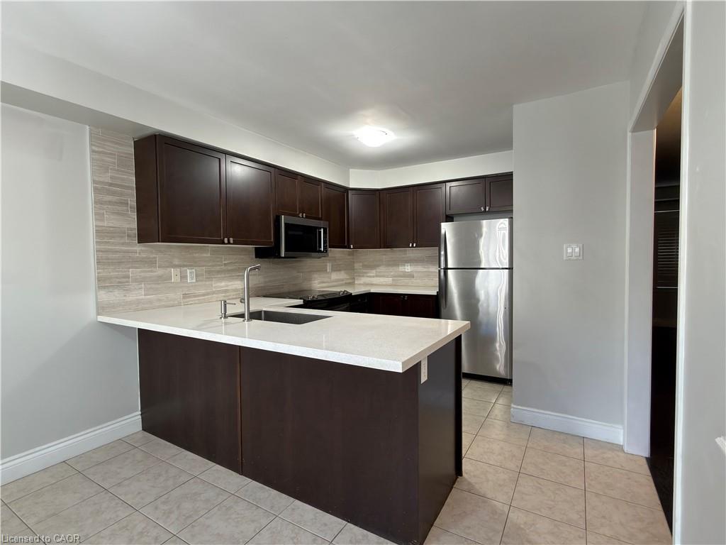 48-7 Sirente Drive, Hamilton, ON - Indoor Photo Showing Kitchen