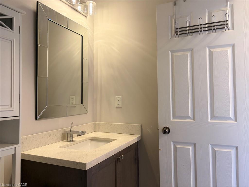 48-7 Sirente Drive, Hamilton, ON - Indoor Photo Showing Bathroom