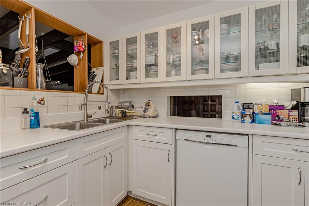 757 Meadow Wood Road, Mississauga, ON - Indoor Photo Showing Kitchen With Double Sink