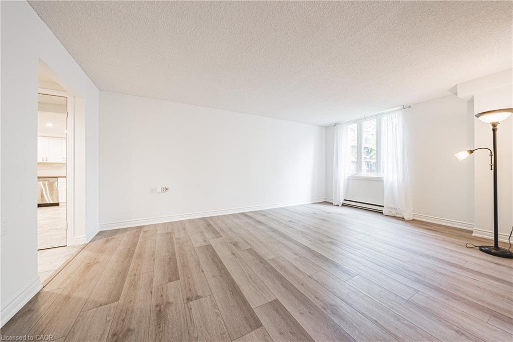 215-150 Wilson Street W, Ancaster, ON - Indoor