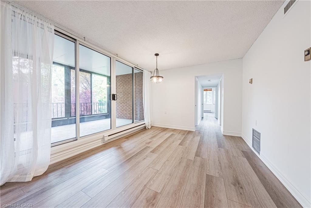215-150 Wilson Street W, Ancaster, ON - Indoor Photo Showing Other Room