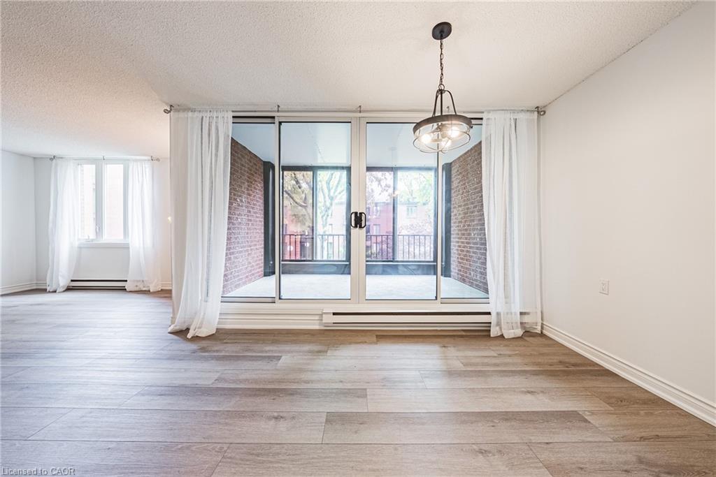 215-150 Wilson Street W, Ancaster, ON - Indoor Photo Showing Other Room