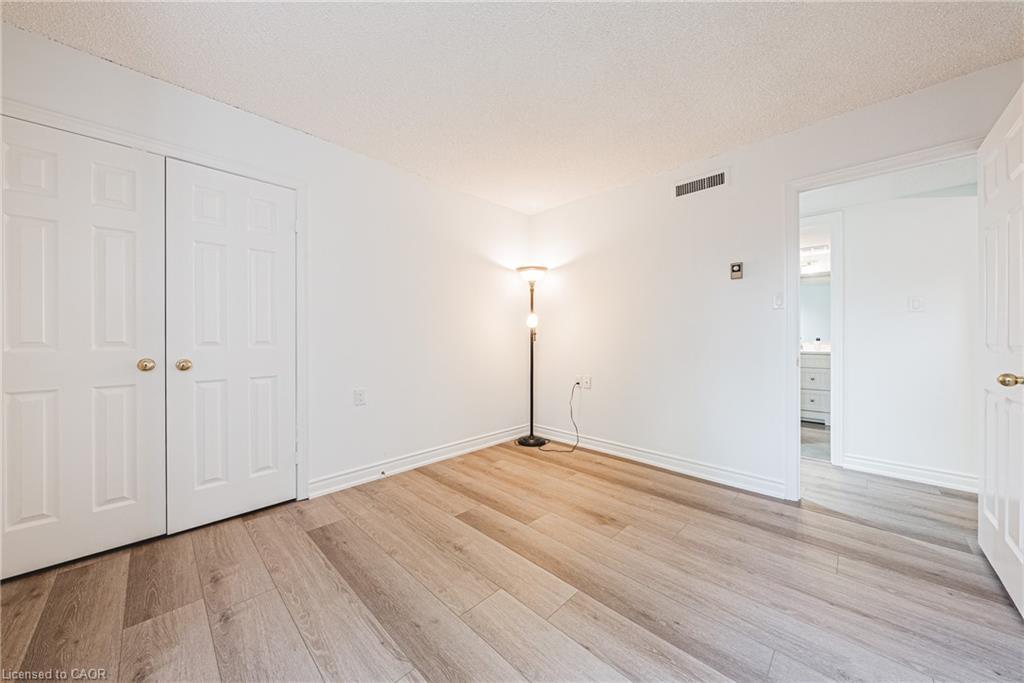 215-150 Wilson Street W, Ancaster, ON - Indoor Photo Showing Other Room