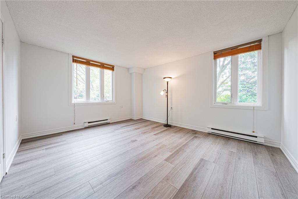 215-150 Wilson Street W, Ancaster, ON - Indoor Photo Showing Other Room