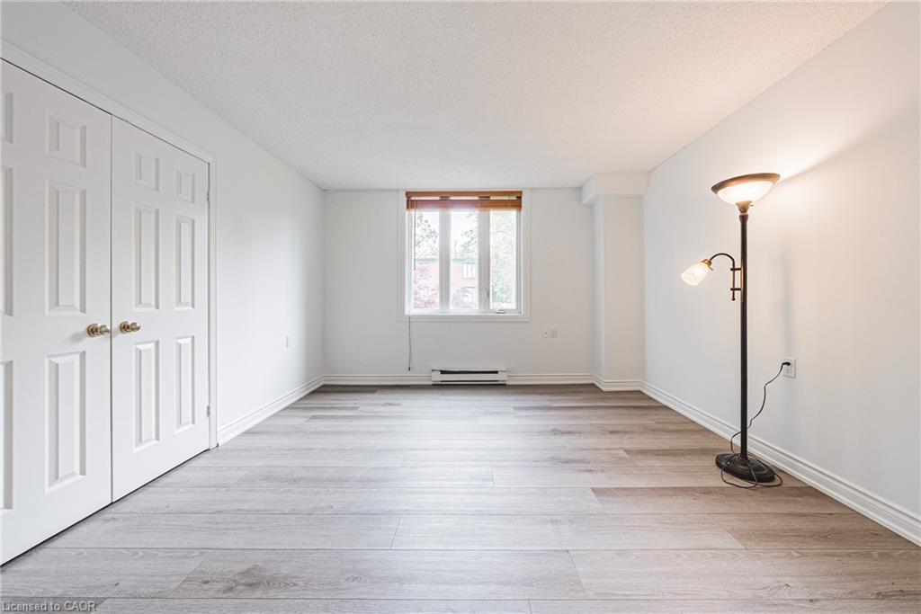 215-150 Wilson Street W, Ancaster, ON - Indoor Photo Showing Other Room