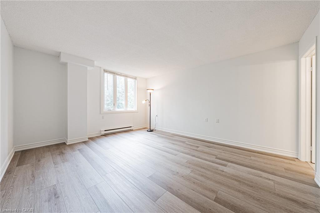 215-150 Wilson Street W, Ancaster, ON - Indoor Photo Showing Other Room