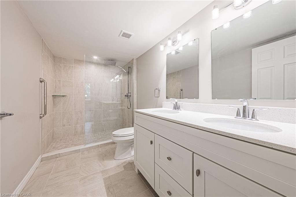 215-150 Wilson Street W, Ancaster, ON - Indoor Photo Showing Bathroom