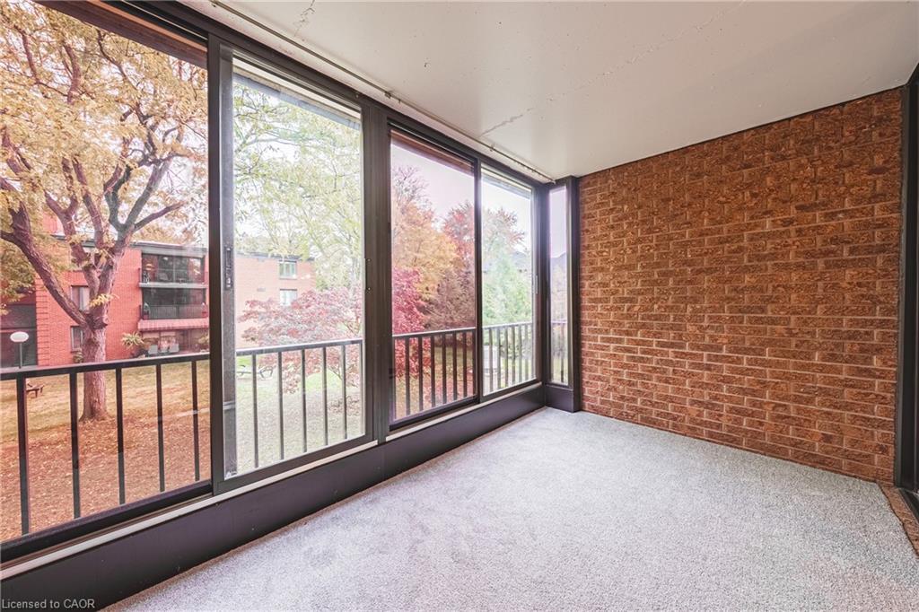 215-150 Wilson Street W, Ancaster, ON - Indoor Photo Showing Other Room