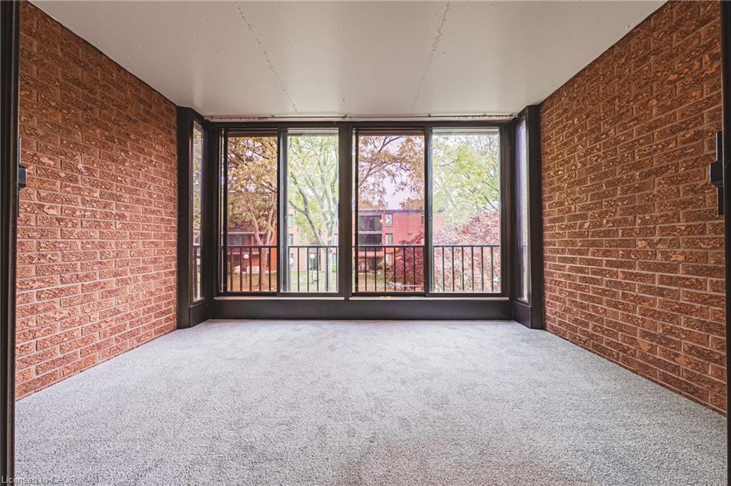 215-150 Wilson Street W, Ancaster, ON - Indoor Photo Showing Other Room