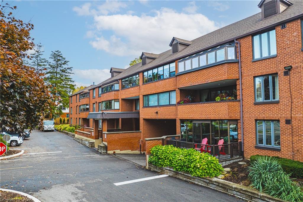 215-150 Wilson Street W, Ancaster, ON - Outdoor