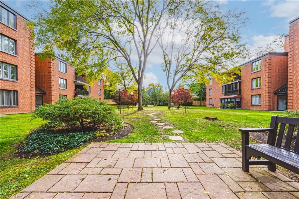 215-150 Wilson Street W, Ancaster, ON - Outdoor