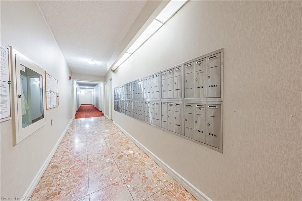 215-150 Wilson Street W, Ancaster, ON - Indoor Photo Showing Other Room