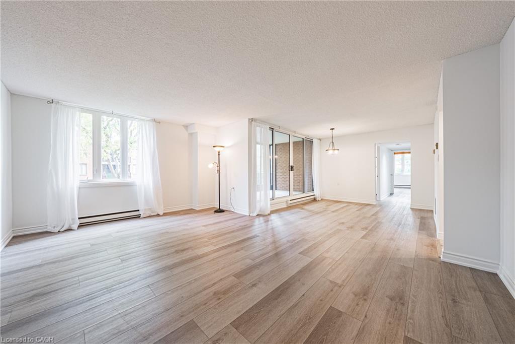 215-150 Wilson Street W, Ancaster, ON - Indoor