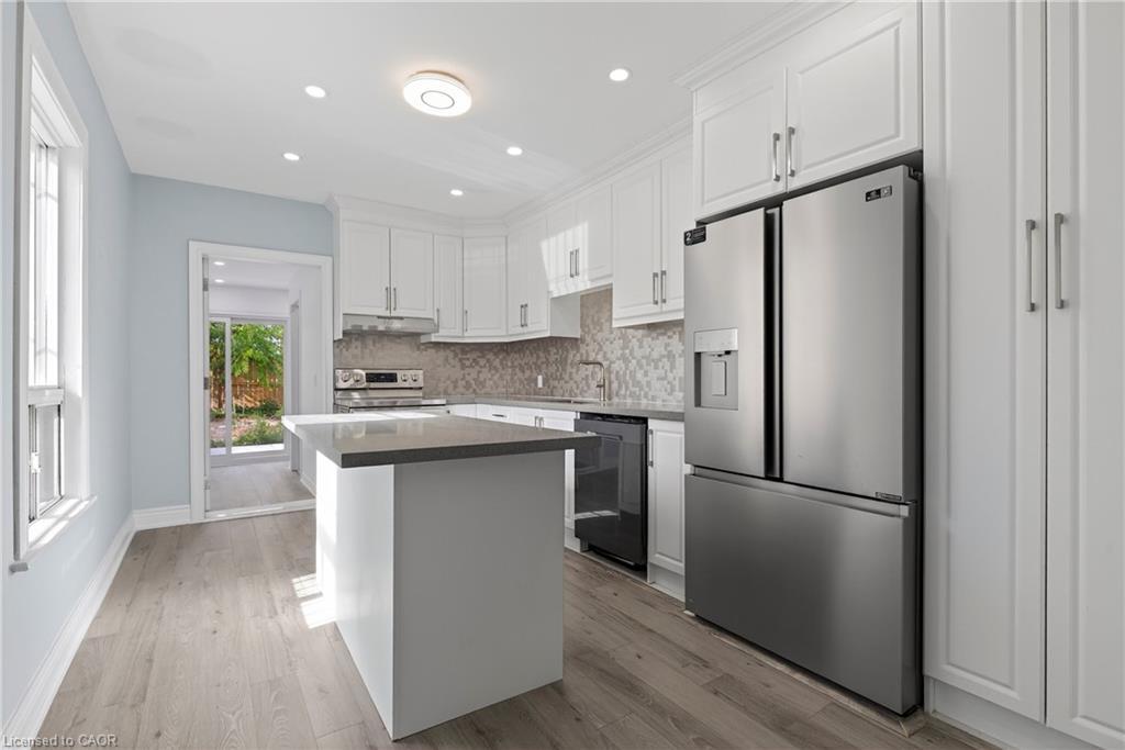 141 Ray Street N, Hamilton, ON - Indoor Photo Showing Kitchen With Stainless Steel Kitchen With Upgraded Kitchen