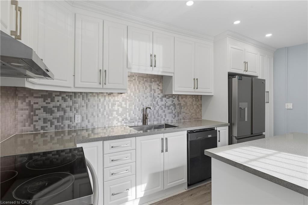 141 Ray Street N, Hamilton, ON - Indoor Photo Showing Kitchen With Upgraded Kitchen