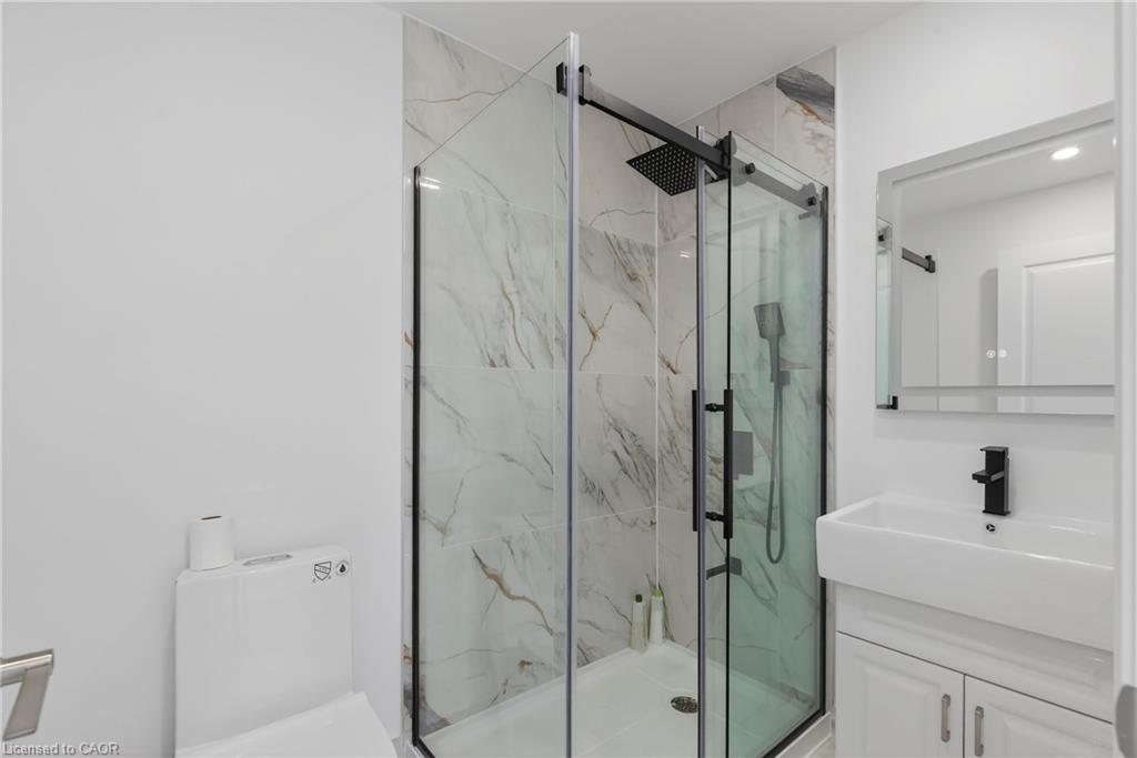 141 Ray Street N, Hamilton, ON - Indoor Photo Showing Bathroom