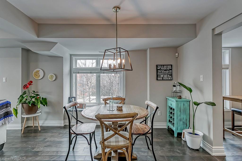 E-2386 Munn'S Avenue E, Oakville, ON - Indoor Photo Showing Dining Room