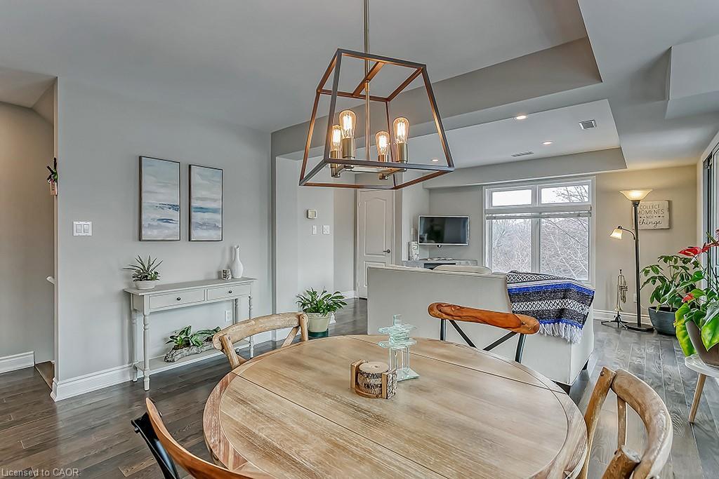 E-2386 Munn'S Avenue E, Oakville, ON - Indoor Photo Showing Dining Room