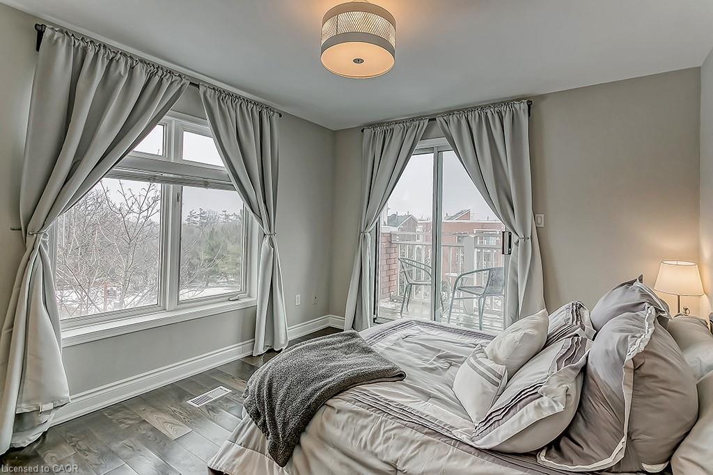 E-2386 Munn'S Avenue E, Oakville, ON - Indoor Photo Showing Bedroom