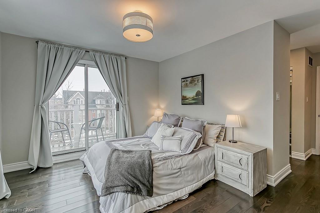 E-2386 Munn'S Avenue E, Oakville, ON - Indoor Photo Showing Bedroom