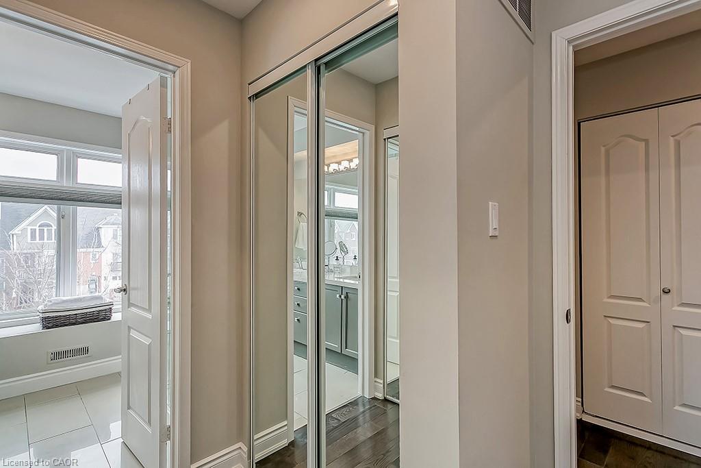 E-2386 Munn'S Avenue E, Oakville, ON - Indoor Photo Showing Other Room