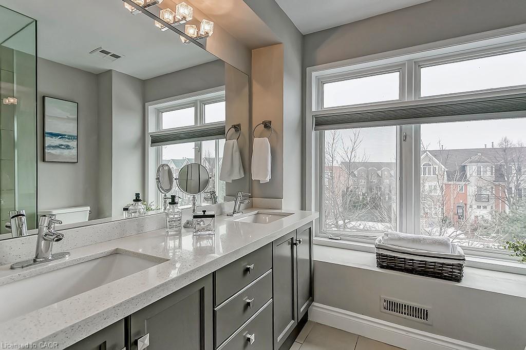 E-2386 Munn'S Avenue E, Oakville, ON - Indoor Photo Showing Bathroom