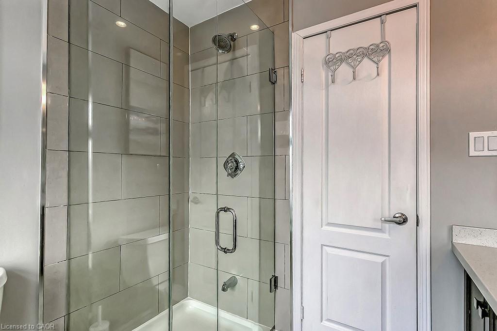 E-2386 Munn'S Avenue E, Oakville, ON - Indoor Photo Showing Bathroom