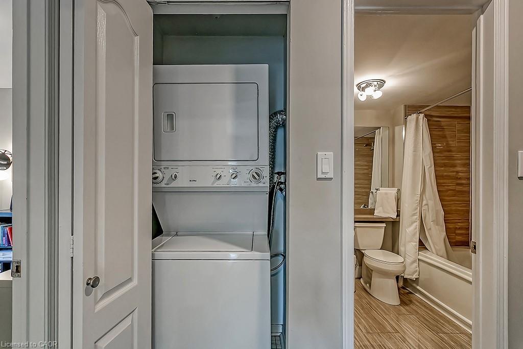 E-2386 Munn'S Avenue E, Oakville, ON - Indoor Photo Showing Laundry Room