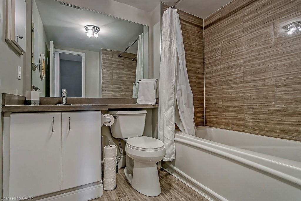 E-2386 Munn'S Avenue E, Oakville, ON - Indoor Photo Showing Bathroom