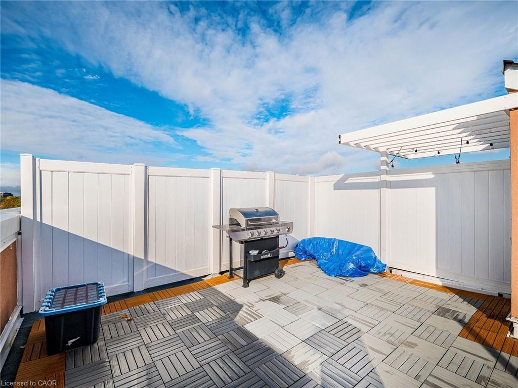 E-2386 Munn'S Avenue E, Oakville, ON - Outdoor With Exterior