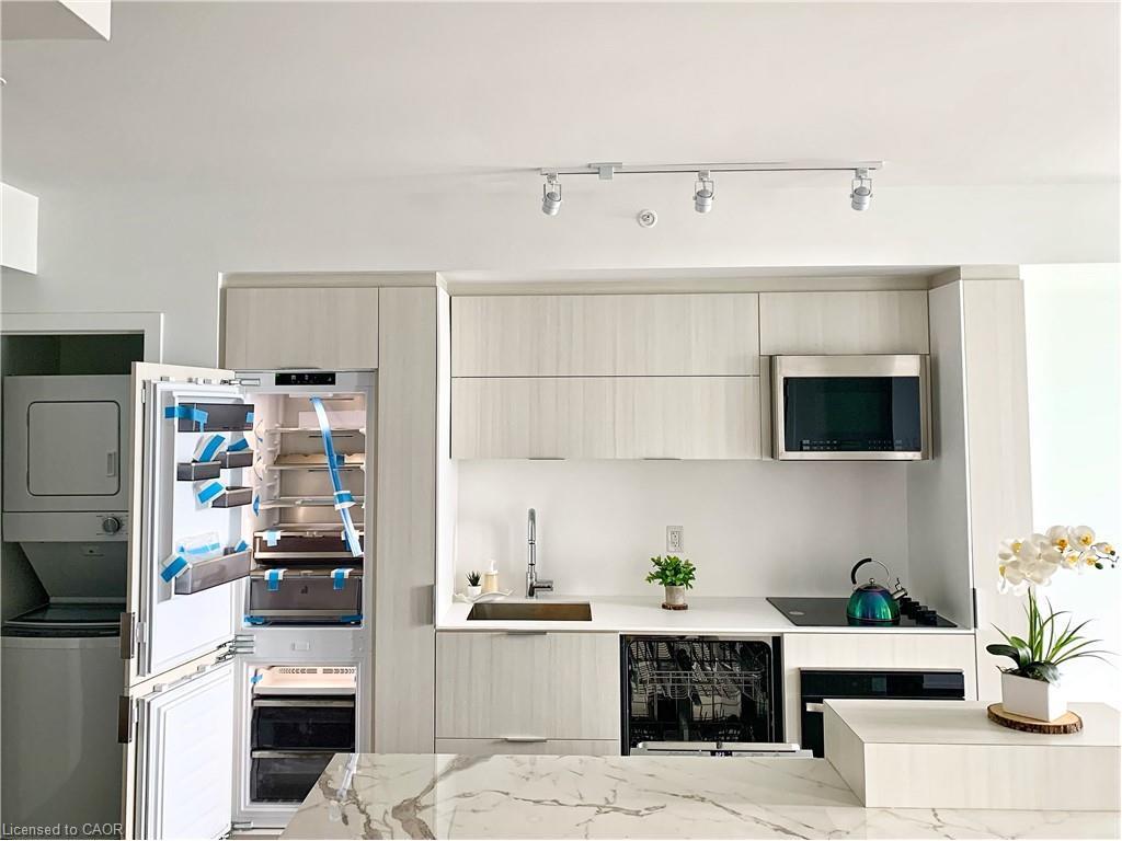 806-370 Martha Street, Burlington, ON - Indoor