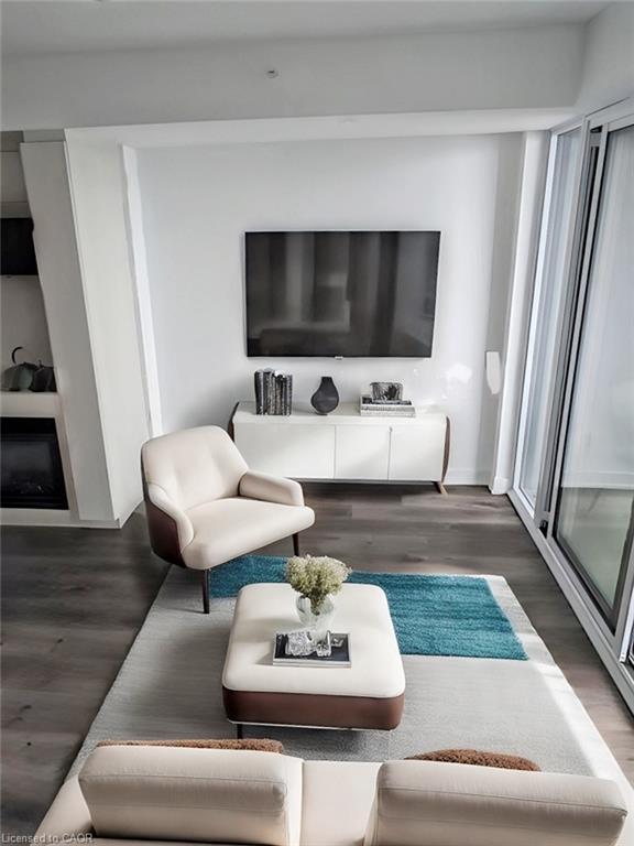 806-370 Martha Street, Burlington, ON - Indoor